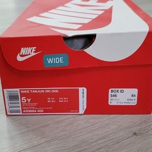 NIB youth boys Nike Tanjun shoes (wide)